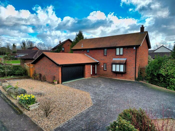 4 Bedroom Detached House For Sale In The High Street, Two Mile Ash, MK8