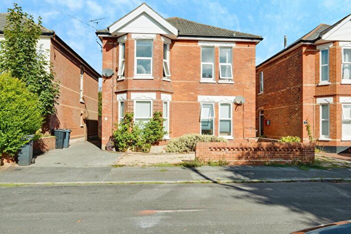 2 Bedroom Flat For Sale In Belvedere Road, Bournemouth, BH3