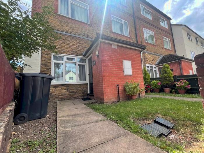 1 Bedroom Flat To Rent In Buckingham Road, Canons Park, Edgware, HA8