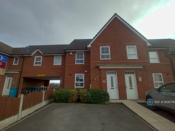 4 Bedroom Semi-Detached House To Rent In Holden Drive, Swinton, Manchester, M27
