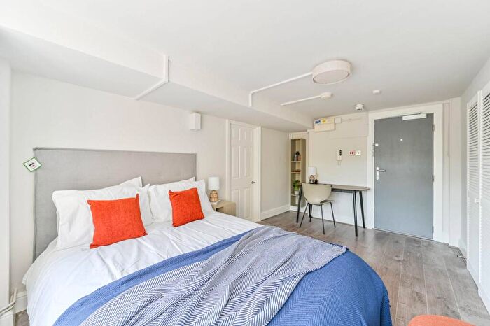 Studio To Rent In Este Road, Clapham Junction, London, SW11