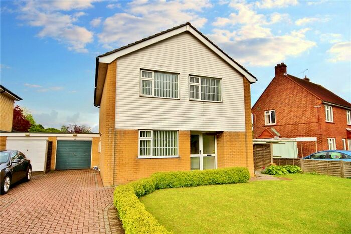 4 Bedroom Link Detached House To Rent In Guildford Road, West End, Woking, Surrey, GU24