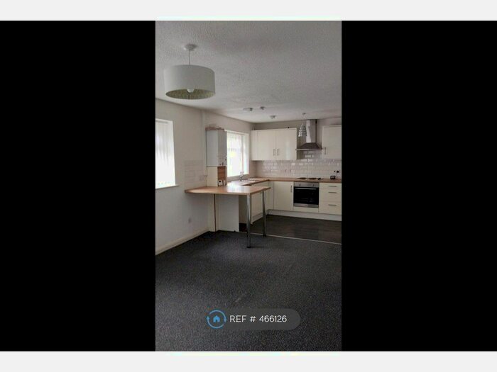 3 Bedroom Flat To Rent In St. Johns Court, Hull, HU5