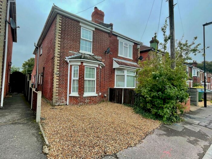 3 Bedroom Semi-Detached House To Rent In Loane Road, Sholing, SO19