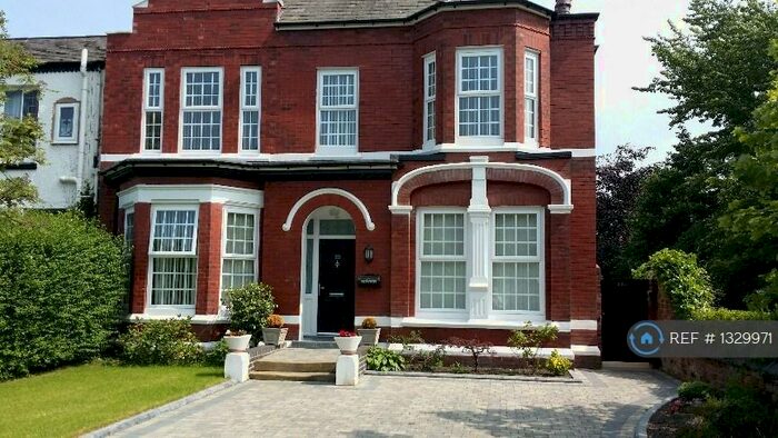 3 Bedroom Flat To Rent In York Road, Southport, PR8