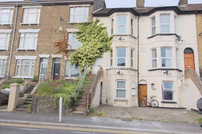 2 Bedroom Property To Rent In Luton Road, Chatham, ME4