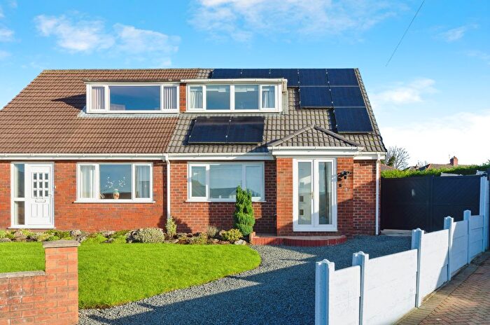 3 Bedroom Semi-Detached House For Sale In Paddock Rise, Wigan, WN6