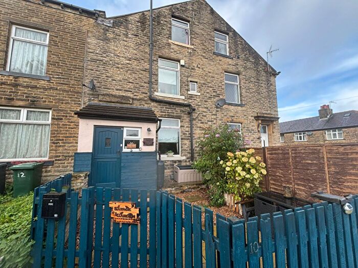 3 Bedroom Terraced House For Sale In Granville Street, Clayton, Bradford, BD14