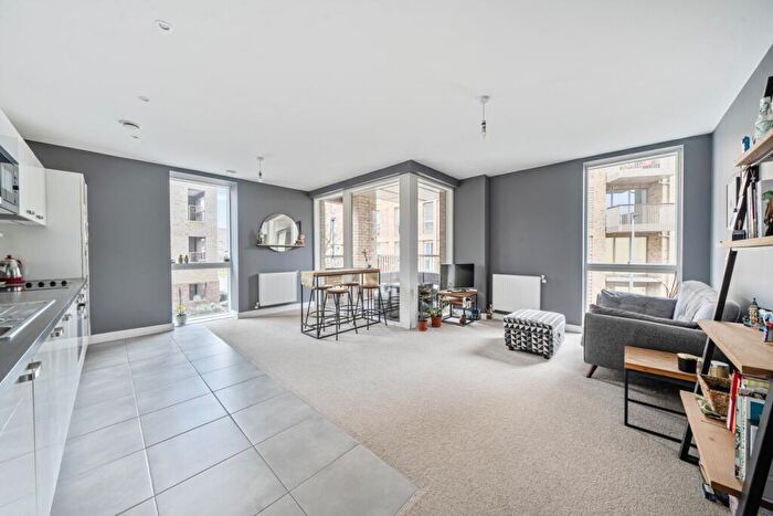 2 Bedroom Flat For Sale In Adenmore Road, London, SE6