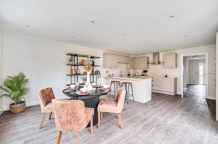 4 Bedroom Detached House For Sale In Hackney Way, Mortimer Common, Reading, Berkshire, RG7