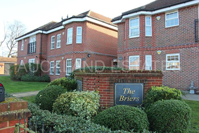 2 Bedroom Maisonette To Rent In The Walk, Potters Bar, EN6