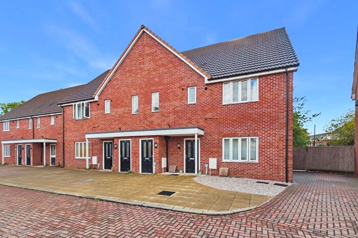 2 Bedroom Flat For Sale In Langford Way, Thatcham, Berkshire, RG19