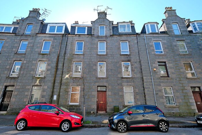1 Bedroom Flat For Sale In Northfield Place, Rosemount, Aberdeen, AB25