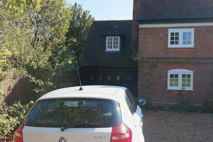 1 Bedroom Flat To Rent In Village Road Coleshil, HP7