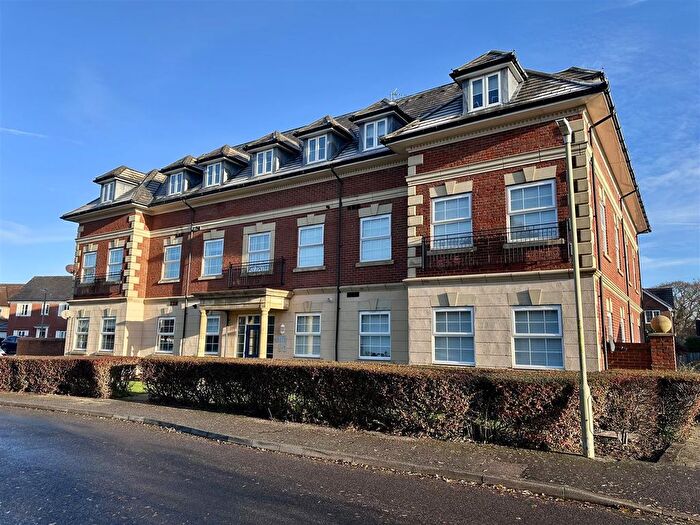 2 Bedroom Flat For Sale In Forum Way, Kingsnorth, Ashford, TN23