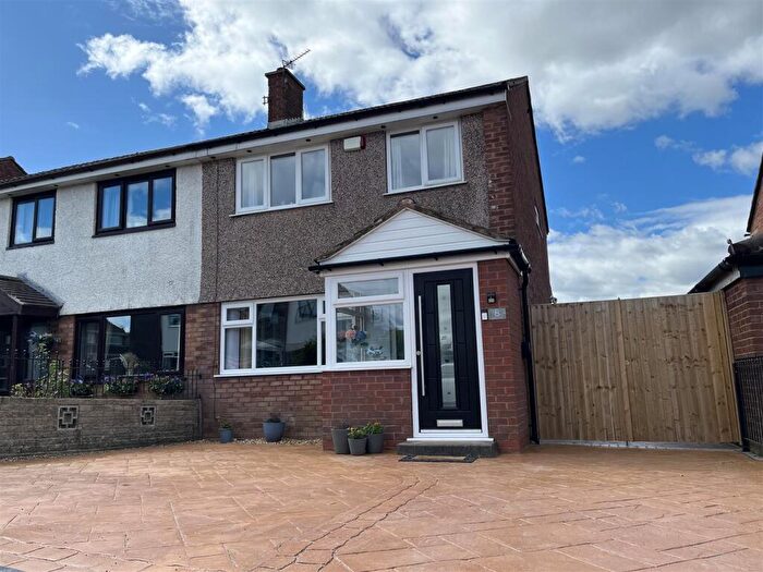 3 Bedroom Semi-Detached House For Sale In , Milton Close, Dukinfield, Tameside, SK16