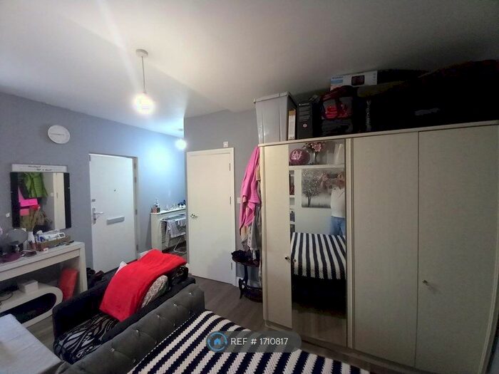 Studio To Rent In Pettits Lane, Romford, RM1