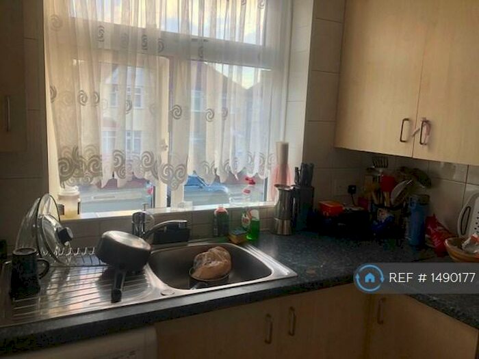 1 Bedroom Flat To Rent In Merlin Crescent, Edgware, HA8