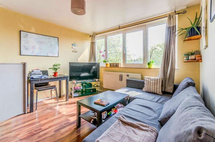 1 Bedroom Flat To Rent In Upper Hawkwell Walk, Islington, London, N1