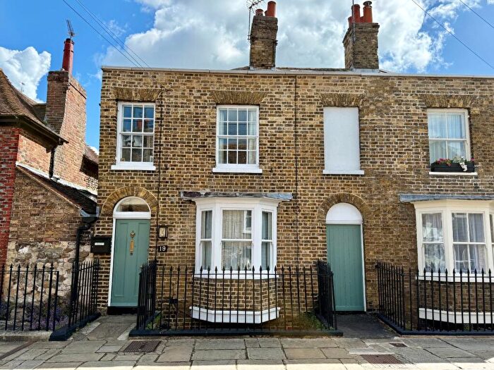 3 Bedroom Semi-Detached House For Sale In New Street, Sandwich, Kent, CT13