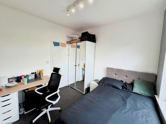 6 Bedroom Semi-Detached House To Rent In Fletcher Road, NG9