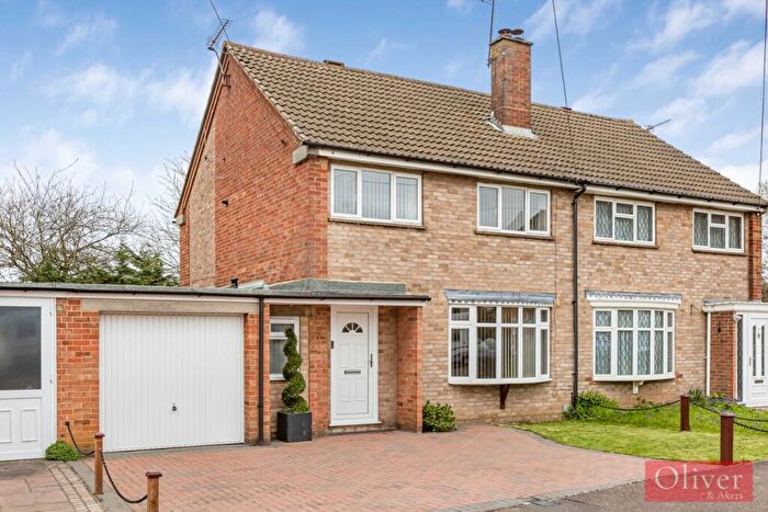 3 Bedroom Semi Detached House For Sale In Richardson Close, London Colney, AL2