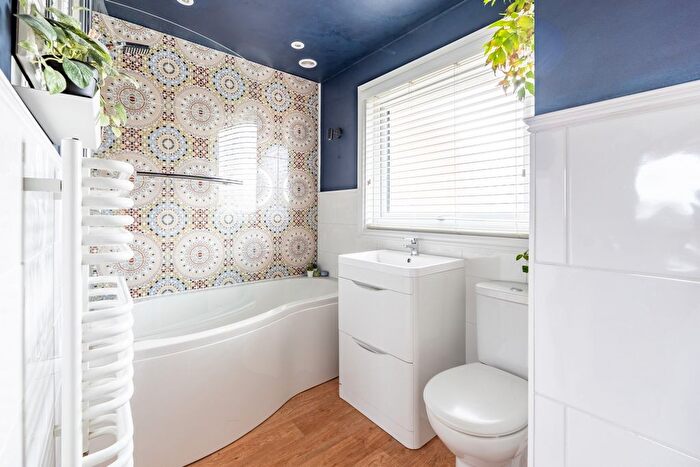 3 Bedroom End Of Terrace House For Sale In Hill View, Carterton, Oxfordshire, OX18