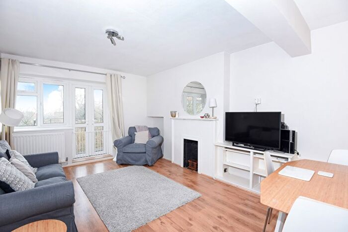 2 Bedroom Flat To Rent In Chobham Gardens, London, SW19
