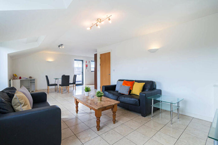 2 Bedroom Flat To Rent In Cross Granby Terrace, Leeds, LS6