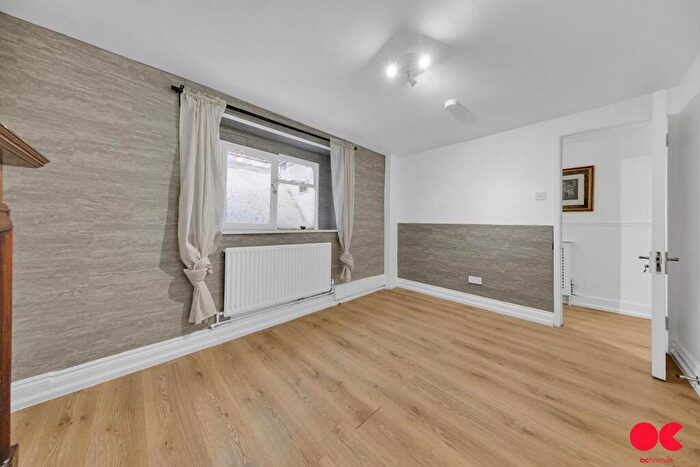 2 Bedroom Flat To Rent In Bazely Street, London, E14