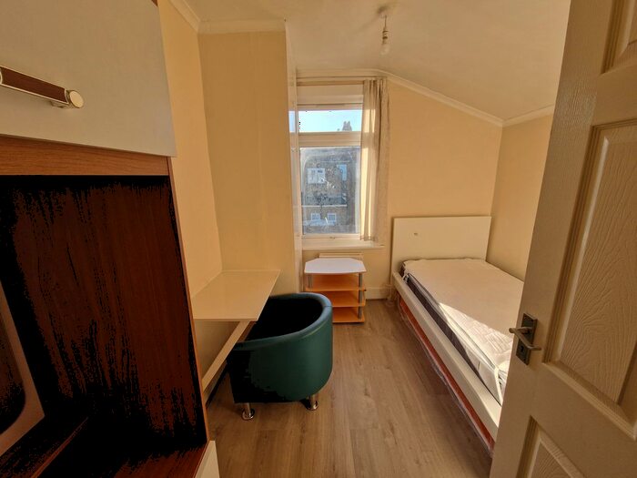 4 Bedroom Terraced House To Rent In Caistor Park Road, London, E15