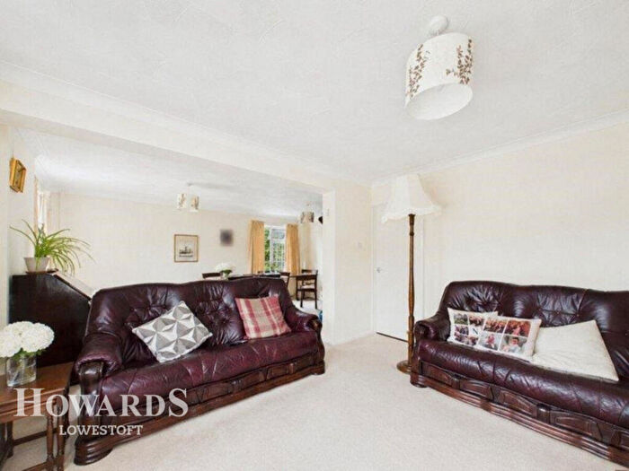 4 Bedroom Detached House For Sale In Sutherland Drive, Gunton, NR32