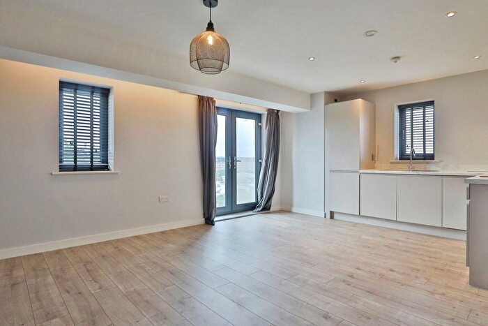 2 Bedroom Flat For Sale In Cross Green Lane, Leeds, West Yorkshire, LS9