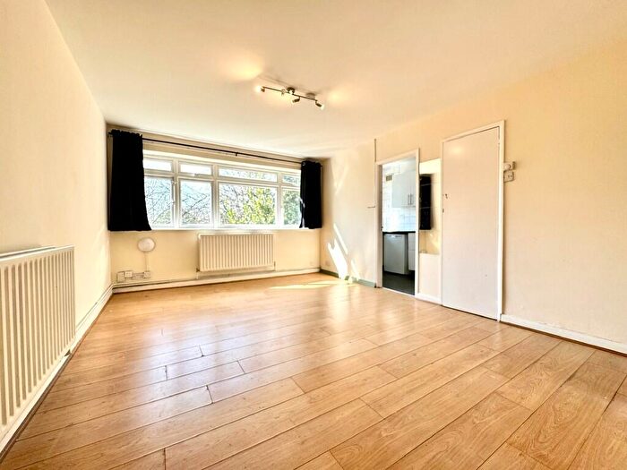 Studio To Rent In Sunningfields Road, London, NW4