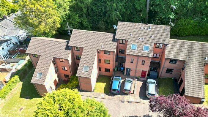 2 Bedroom Flat To Rent In The Farthings, Hemel Hempstead, Hertfordshire, HP1