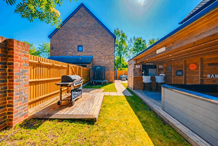 3 Bedroom Semi Detached House For Sale In Warwick Way, Kings Hill, ME19