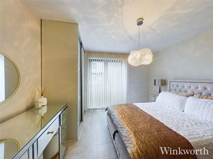 2 Bedroom Apartment To Rent In Agate Close, London, Uk, NW10