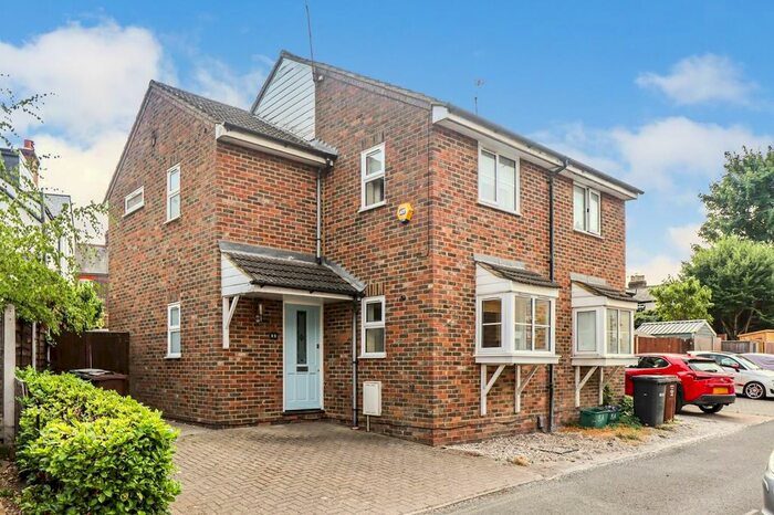 3 Bedroom Semi-Detached House To Rent In Dalton Street, St Albans, AL3