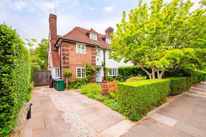 6 Bedroom Property To Rent In Meadway, Hampstead Garden Suburb, NW11