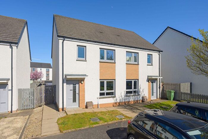 3 Bedroom Semi-Detached House For Sale In Curlers Loan, Stirling, FK8