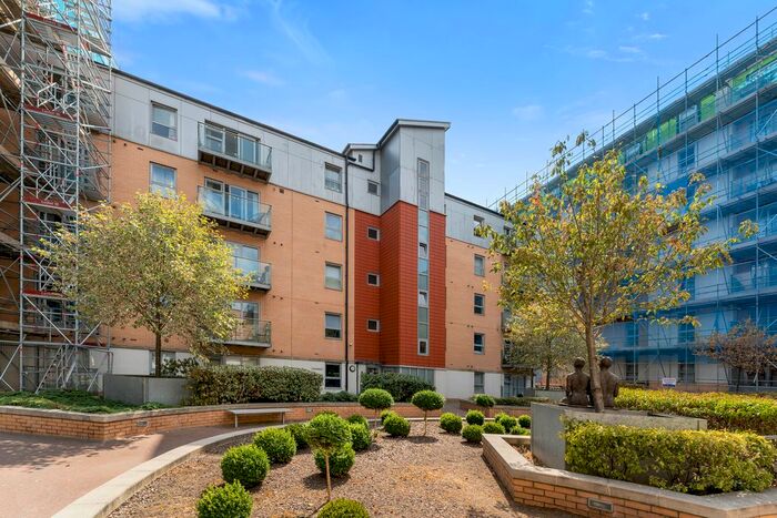 1 Bedroom Flat To Rent In Queen Mary Avenue, London, E18