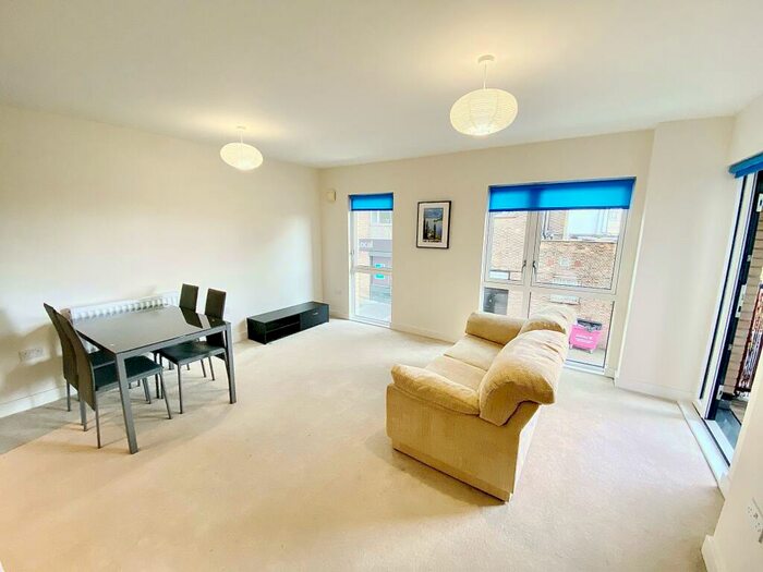 1 Bedroom Flat To Rent In Clarence Avenue, Gants Hill, IG2