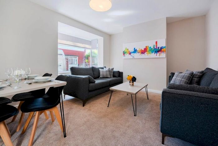 3 Bedroom Semi-Detached House To Rent In The Avenue, Broughton, Salford, M7