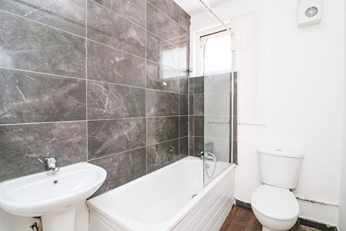 2 Bedroom Maisonette To Rent In London Road, London, SW16