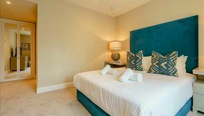 2 Bedroom Apartment To Rent In Circus Apartments, London, E14