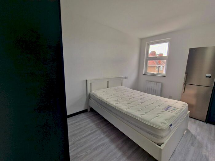 Studio To Rent In Cromwell Road, Hounslow, TW3