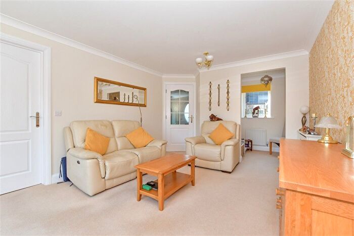 3 Bedroom End Terrace House For Sale In Greyhound Chase, Ashford, Kent, TN23