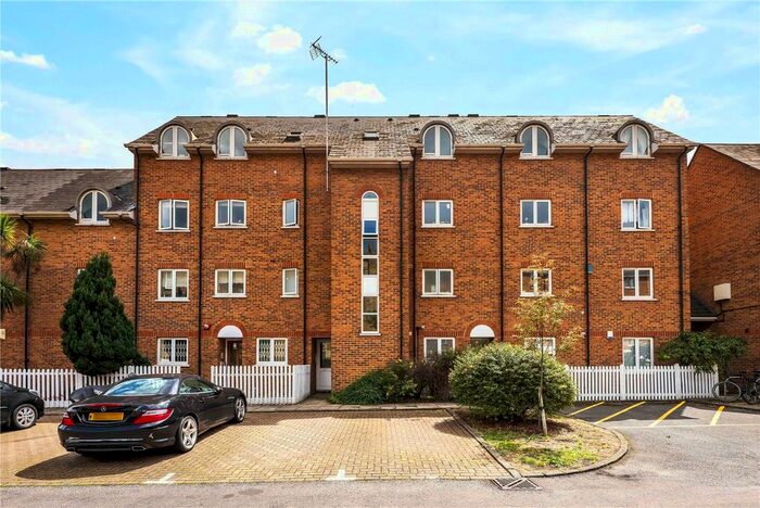 1 Bedroom Flat To Rent In Royal Victor Place, Old Ford Road, London, E3