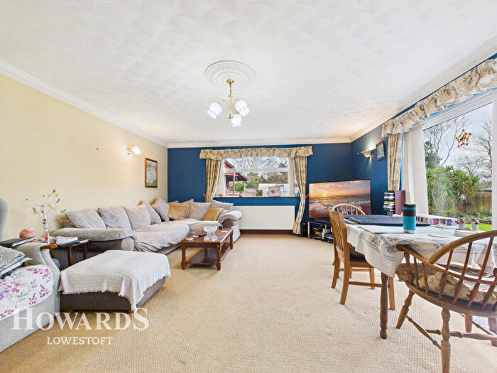 3 Bedroom Semi-Detached Bungalow For Sale In Colville Way, Lowestoft, NR33