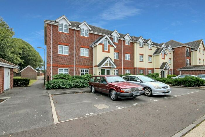2 Bedroom Flat To Rent In Bedroom Second Floor Flat In Chichester, PO19